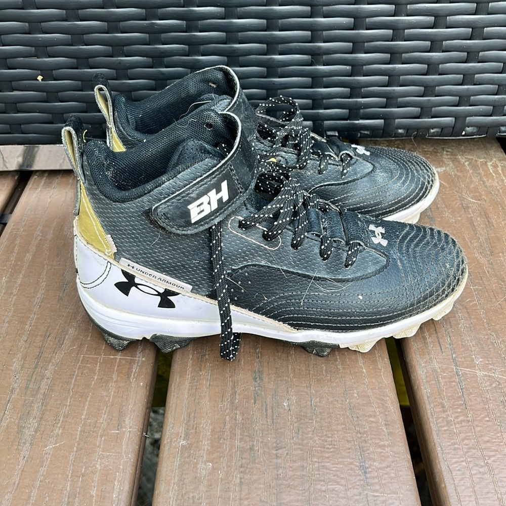 Under Armour Bryce Harper Baseball cleats size 3.5 black/gold/white